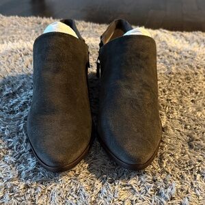 NWOT Johnston & Murphy Suede Shoes